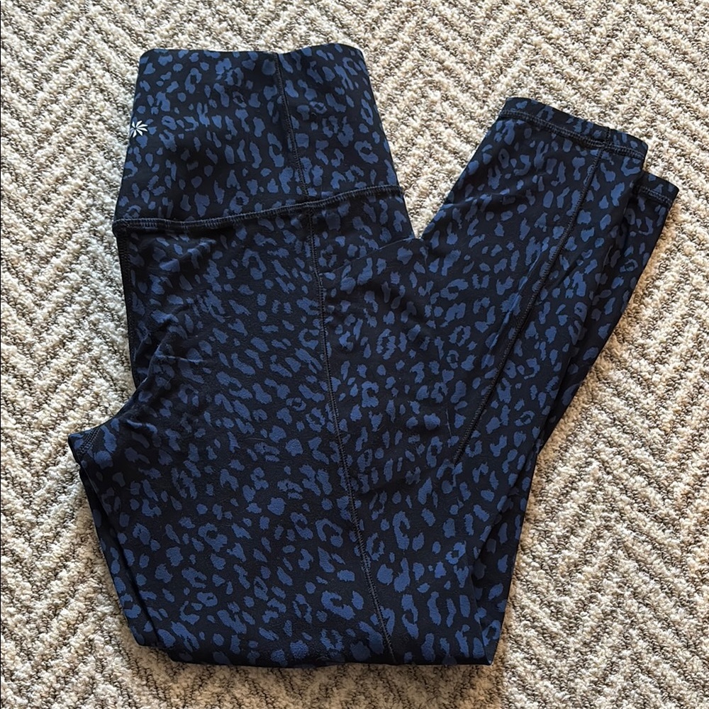 Athleta Salutation Stash Leggings with pockets